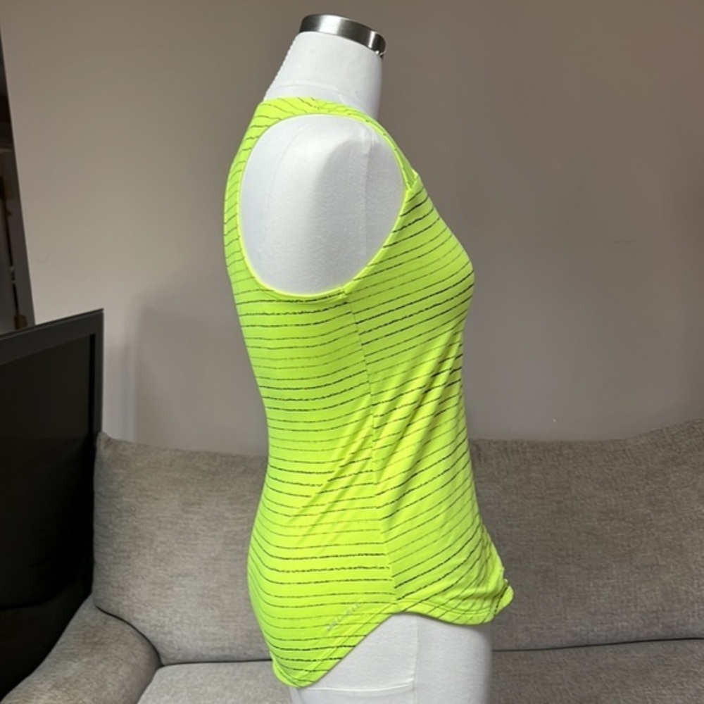 Nike‎ - Picture 4 of 9
